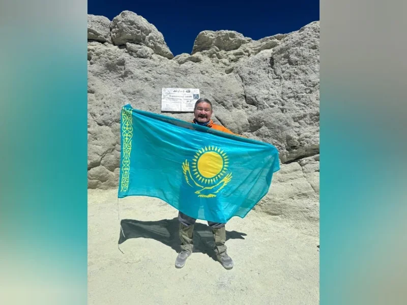 Kazakhstan's flag raised on Mount Damavand at 5,671 meters