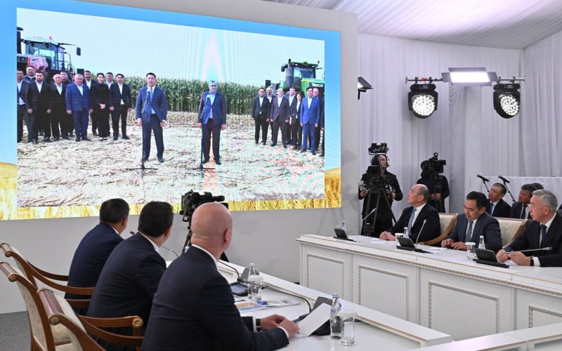 Zerendi aýdanynda aımaq sharýalarymen egin jınaý naýqanyna arnalǵan keńes Zerendi aýdanynda aımaq sharýalarymen egin jınaý naýqanyna arnalǵan keńes