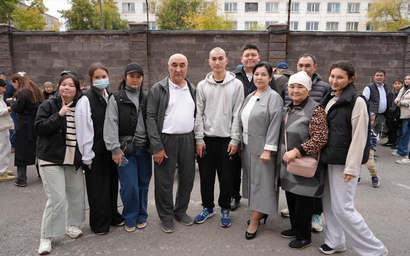 новобранцы из Астаны отправляются служить на границу