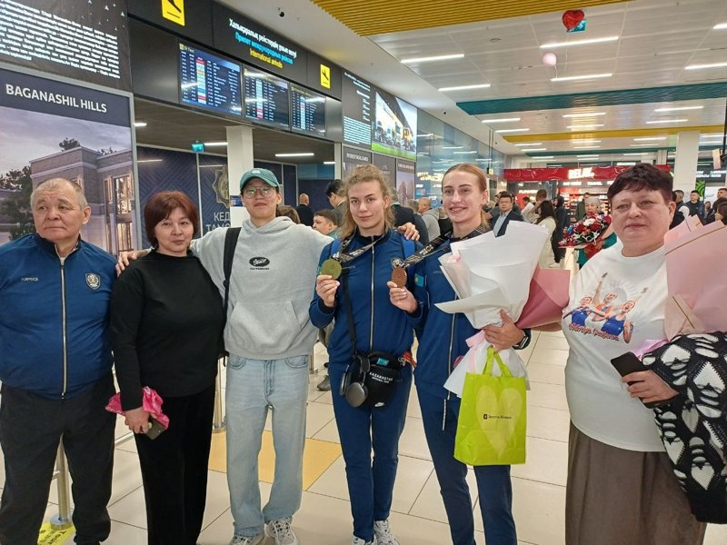 Казахстанских боксерш втретили в аэропорту Алматы 