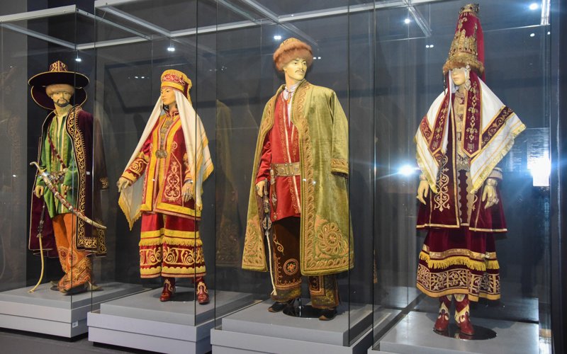 Свыше 250 уникальных экспонатов представили в новом зале Национального музея в Астане Свыше 250 уникальных экспонатов представили в новом зале Национального музея в Астане