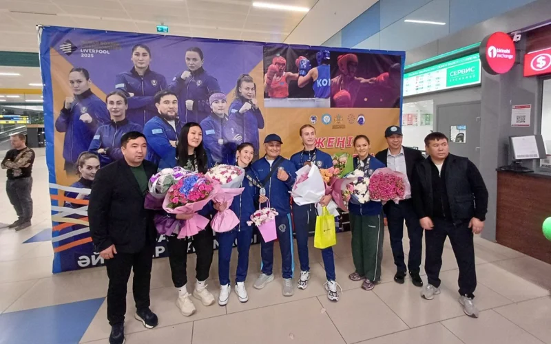 Казахстанских боксерш втретили в аэропорту Алматы 