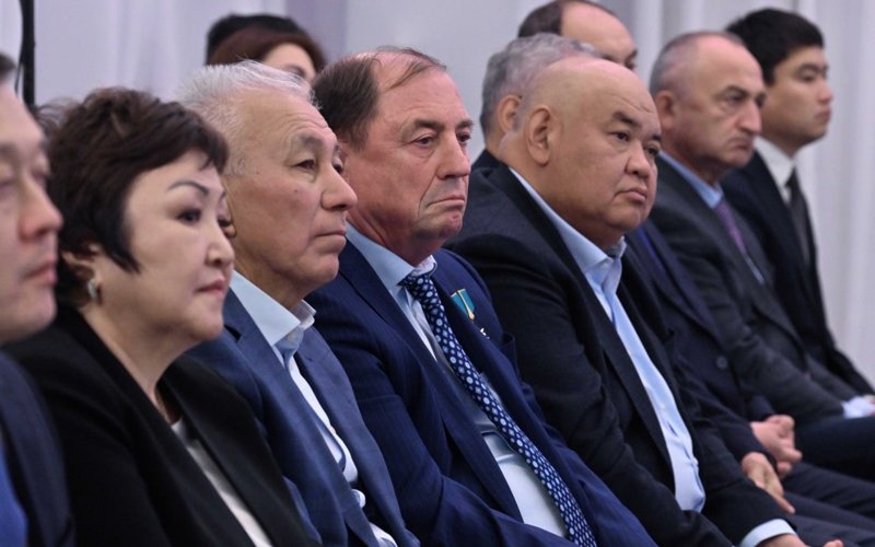 Zerendi aýdanynda aımaq sharýalarymen egin jınaý naýqanyna arnalǵan keńes Zerendi aýdanynda aımaq sharýalarymen egin jınaý naýqanyna arnalǵan keńes