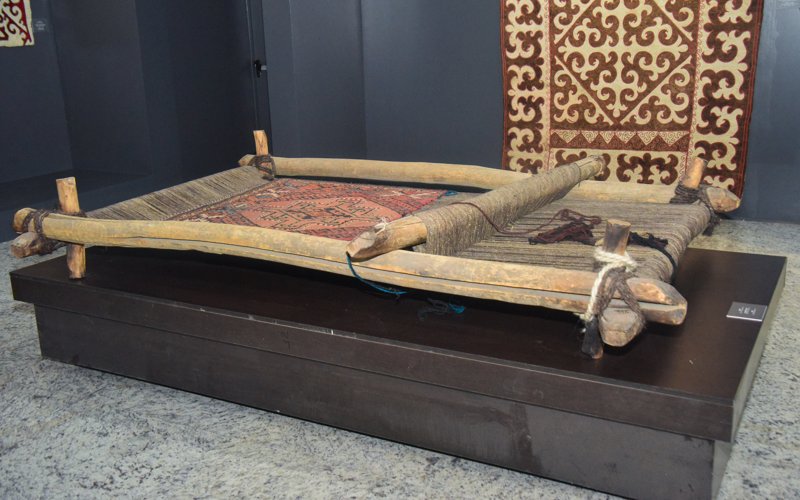 Свыше 250 уникальных экспонатов представили в новом зале Национального музея в Астане ковроткачество