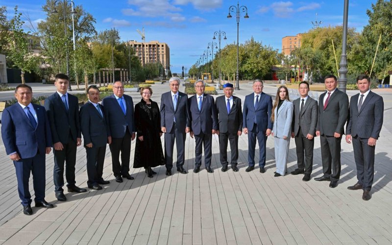 Глава государства побеседовал с представителями местной интеллигенции Глава государства побеседовал с представителями местной интеллигенции