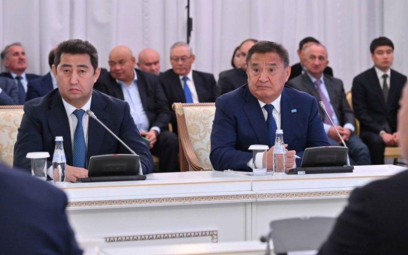 Zerendi aýdanynda aımaq sharýalarymen egin jınaý naýqanyna arnalǵan keńes Zerendi aýdanynda aımaq sharýalarymen egin jınaý naýqanyna arnalǵan keńes