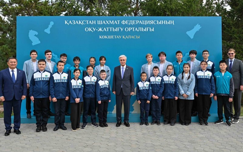 Мемлекет басшысы Шахмат үйіне барды Мемлекет басшысы Шахмат үйіне барды