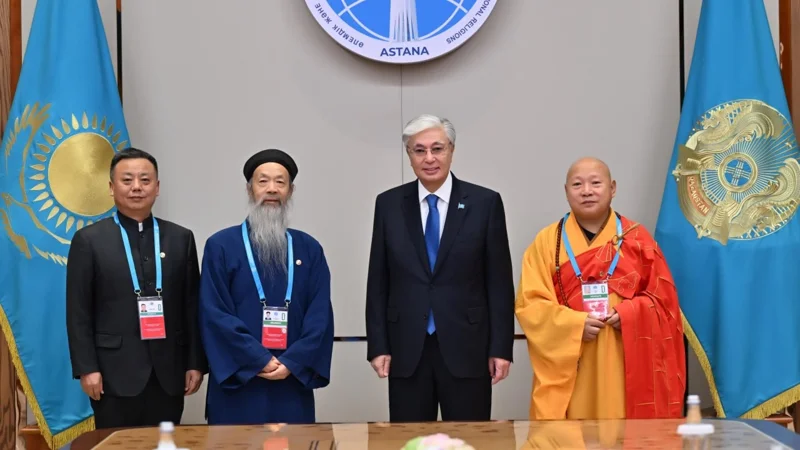 Memleket basshysy dinder sezine qatysyp jatqan Qytaı delegatsııasymen kezdesti 