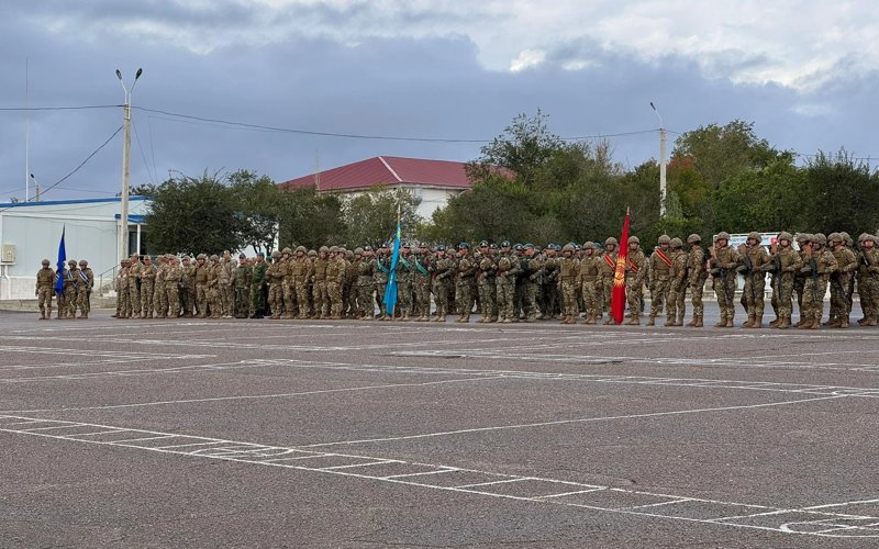 CSTO command and staff exercises kick off in Balykchy Society 12 17 September 2025 10:36 {{item.title }} {{item.title }} NextPrevious   copyright icon Kabar Agency Bishkek, Sept. 17, 2025 /Kabar/. Balykchy city hosted the grand opening Rubej-2025, command and staff exercise of the collective rapid deployment forces of the CSTO Central Asian region  The event was attended by CSTO Secretary General Imangali Tasmagambetov, First Deputy Minister of Defense of the Kyrgyz Republic Erlis Terdikbayev, First Deputy Plenipotentiary Representative of the President in the Issyk-Kul Region Daniyar Arpachiev, Mayor of Balykchy Baatyrbek Zhantayev and other officials.  Servicemen from Russia, Kazakhstan and Tajikistan arrived for the exercises. The grand opening ended with a parade march of all units involved in the exercises.