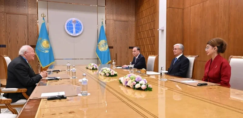 President receives Moratinos 