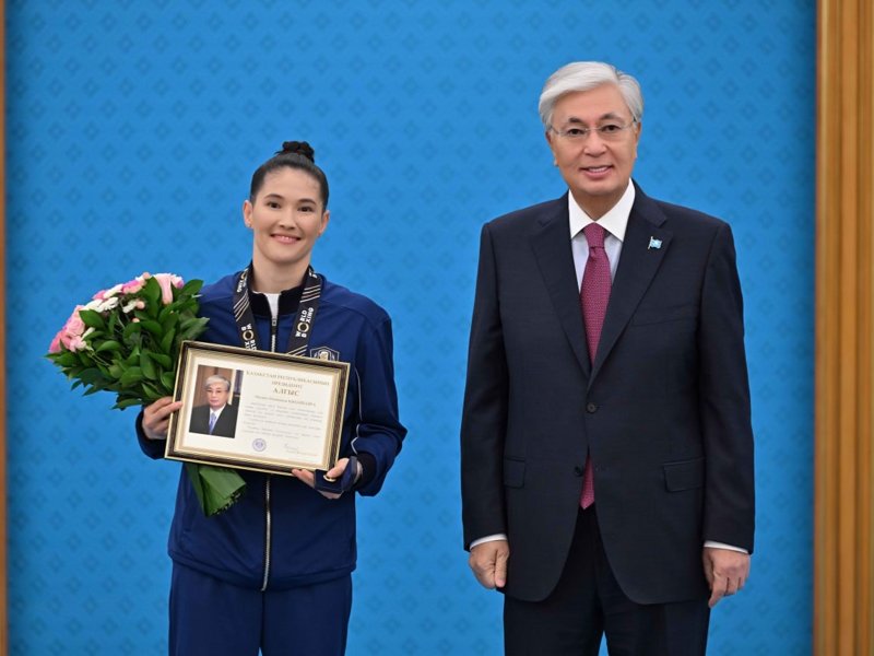 President Kassym-Jomart Tokayev honoured a number of athletes and coaches with state awards for their outstanding sporting achievements at the World Boxing Championships for men and women, held in Liverpool.