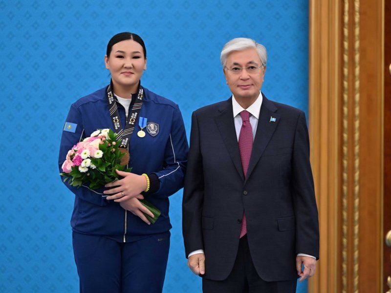 President Kassym-Jomart Tokayev honoured a number of athletes and coaches with state awards for their outstanding sporting achievements at the World Boxing Championships for men and women, held in Liverpool.