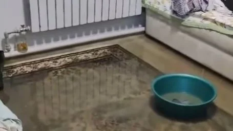  Almatyda jańbyr kezinde 13 úıdi sý basty: otbasylar qonaqúıge ornalastyryldy
