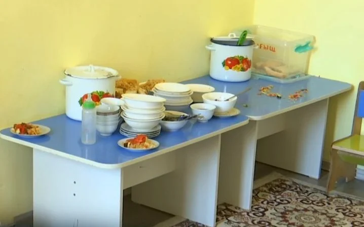 Одна ложка на всех и полная антисанитария: скандал разразился в частном детсаду Шымкента