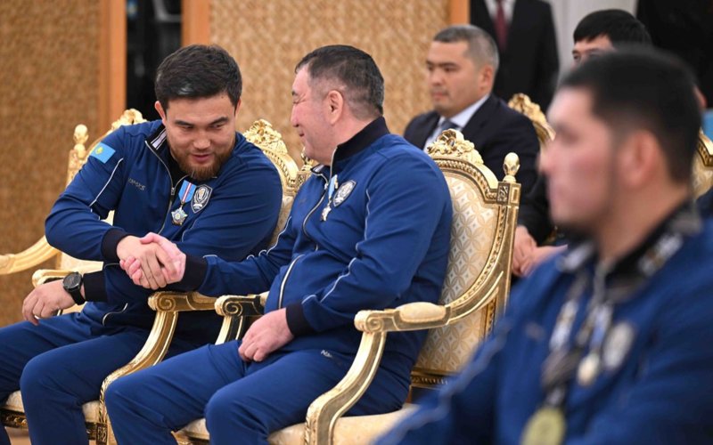 Президент бокстан Әлем чемпионатының жеңімпаздары мен жүлдегерлерін марапаттау рәсіміне қатысты