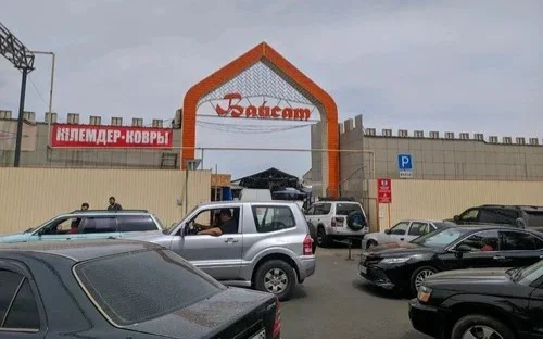 Рынок «Байсат» в Алматы выставили на торги