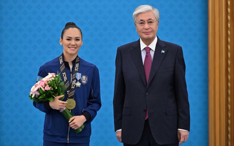 President Kassym-Jomart Tokayev honoured a number of athletes and coaches with state awards for their outstanding sporting achievements at the World Boxing Championships for men and women, held in Liverpool.