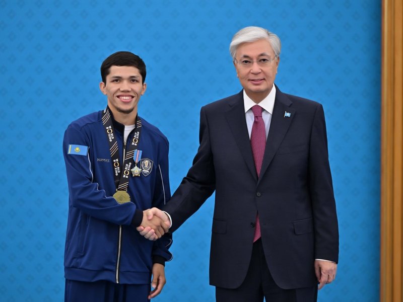 President Kassym-Jomart Tokayev honoured a number of athletes and coaches with state awards for their outstanding sporting achievements at the World Boxing Championships for men and women, held in Liverpool.