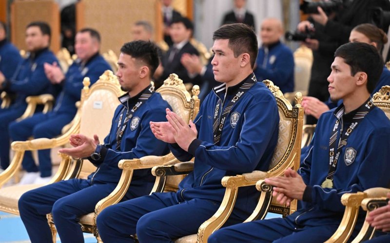 Президент бокстан Әлем чемпионатының жеңімпаздары мен жүлдегерлерін марапаттау рәсіміне қатысты
