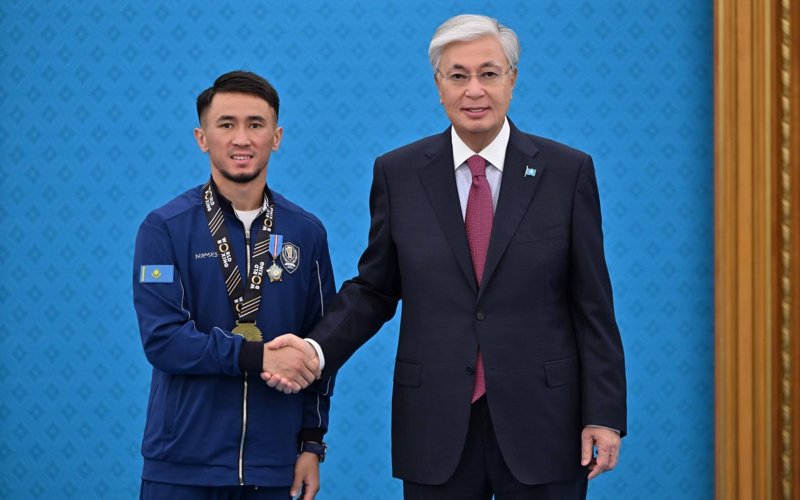 President Kassym-Jomart Tokayev honoured a number of athletes and coaches with state awards for their outstanding sporting achievements at the World Boxing Championships for men and women, held in Liverpool.