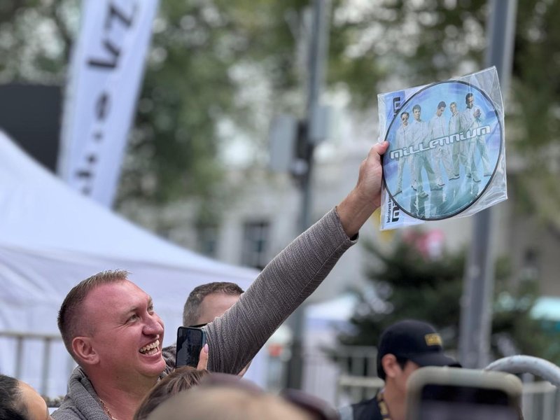 Backstreet Boys в Алматы: фанаты собираются у стадиона п