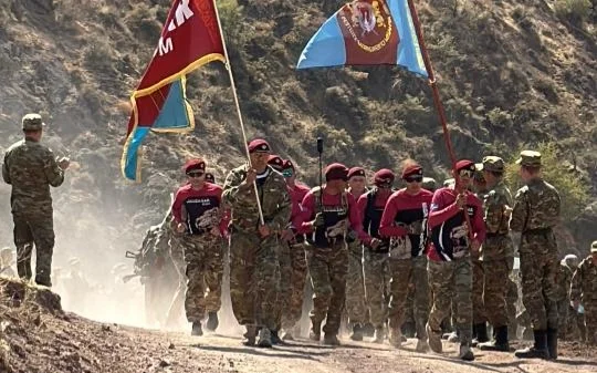 бардовые береты, военнослужащие 