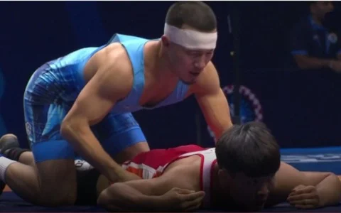 Два казахстанца вышли в полуфинал ЧМ в греко-римской борьбе