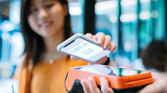Qyrǵyzstanda QR-kod tólemderiniń kólemi rekordtyq deńgeıge jetti