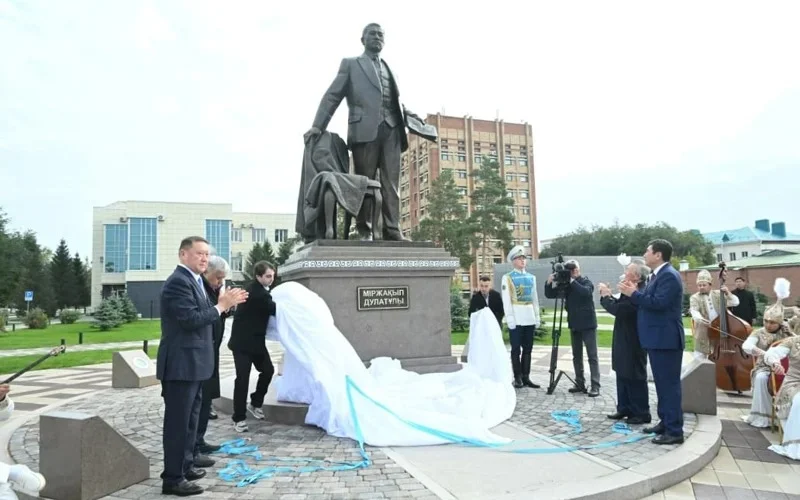Kostanay unveils monument honoring Myrzakhyp Dulatov’s 140th anniversary