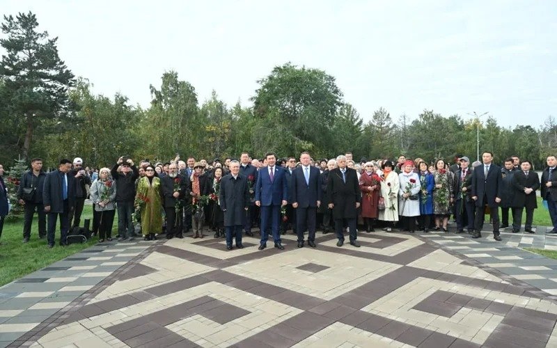 Kostanay unveils monument honoring Myrzakhyp Dulatov’s 140th anniversary