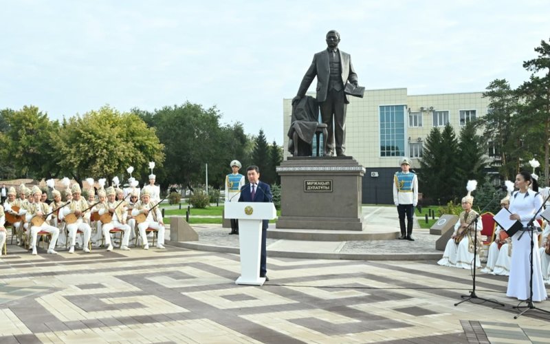 Qostanaıda Mirjaqyp Dýlatulynyń 140 jyldyǵyna oraı eskertkish ashyldy Qostanaıda Mirjaqyp Dýlatulynyń 140 jyldyǵyna oraı eskertkish ashyldy