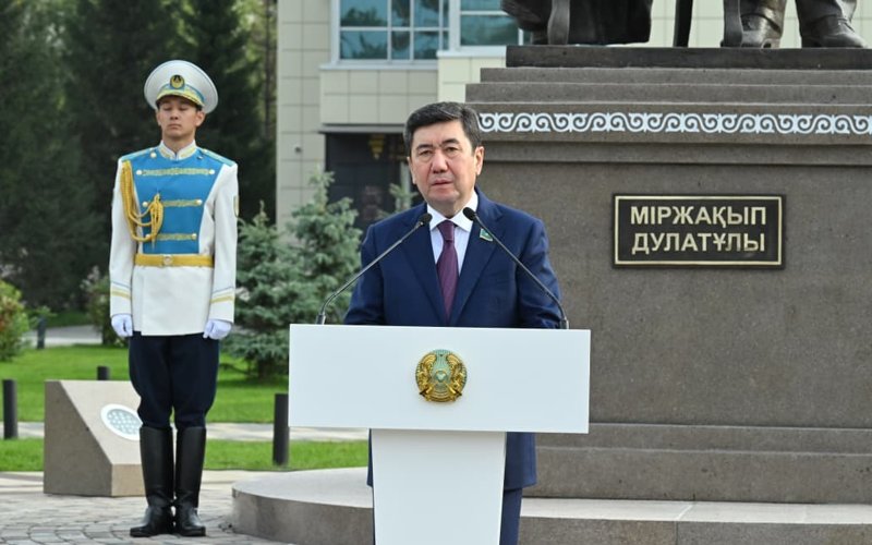Qostanaıda Mirjaqyp Dýlatulynyń 140 jyldyǵyna oraı eskertkish ashyldy Qostanaıda Mirjaqyp Dýlatulynyń 140 jyldyǵyna oraı eskertkish ashyldy
