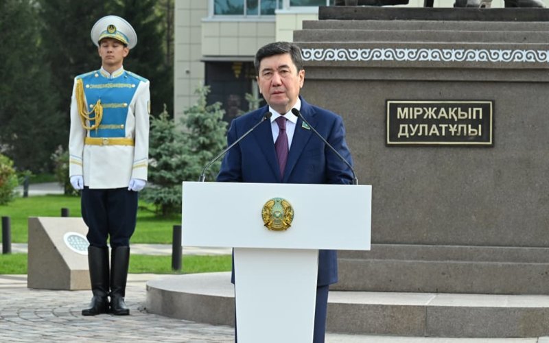 Памятник к 140-летию Мыржакыпа Дулатова открыли в Костанае Памятник к 140-летию Мыржакыпа Дулатова открыли в Костанае