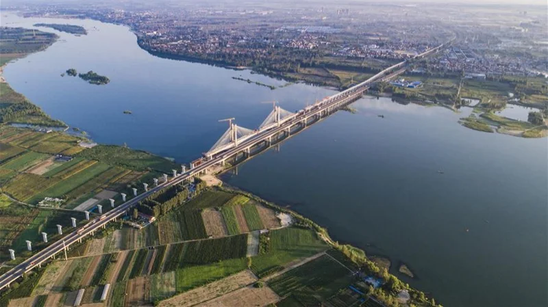 Толассыз жауған жаңбыр: Қытайдың Ханьцзян өзенінде биыл екінші рет су тасыды
