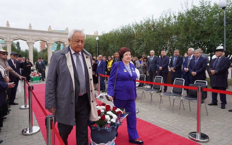 Qadyr Myrza Áli atyndaǵy mádenıet jáne óner ortalyǵynan