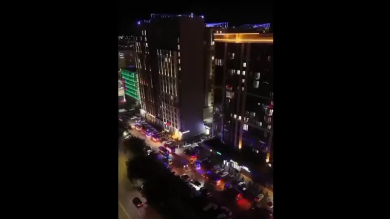 Qaraǵandyda turǵyn úıdegi dámhanadan shyqqan tútinnen 31 adam evakýatsııalandy