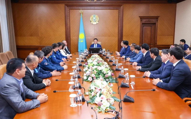 Аким Шымкента встретился со спортсменами — чемпионами мира и Азии