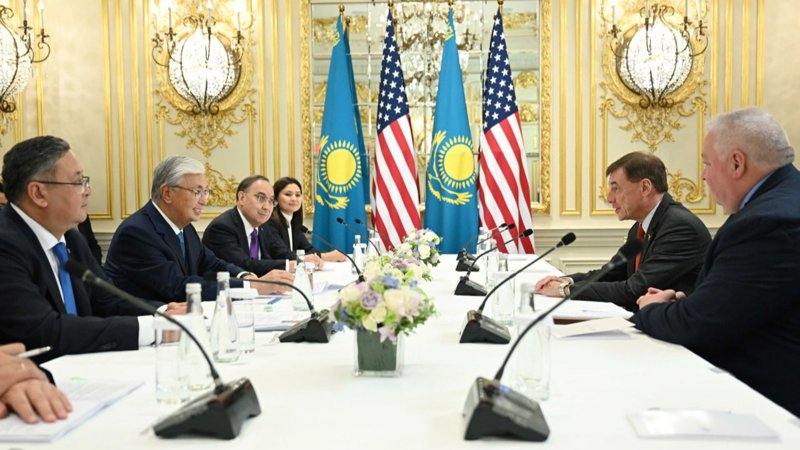 Қасым-Жомарт Тоқаев Embraer компаниясының президенті Франсиско Гомес Нетомен кездесті