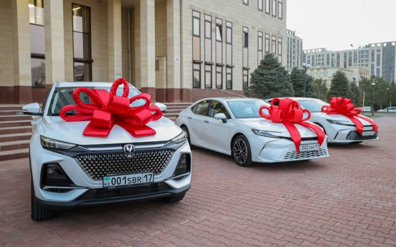 Аким Шымкента встретился со спортсменами — чемпионами мира и Азии Аким Шымкента встретился со спортсменами — чемпионами мира и Азии