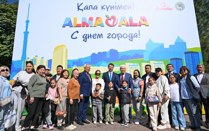 Alma Fest-2025: Жәрмеңкеге 50 фермер 100 тонна алма әкелді