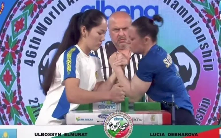 16 жастағы қазақ қызы қол күрестен 13 дүркін әлем чемпионын жеңді