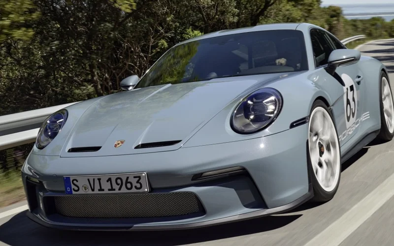 Porsche aktsııalary kúrt tómendedi