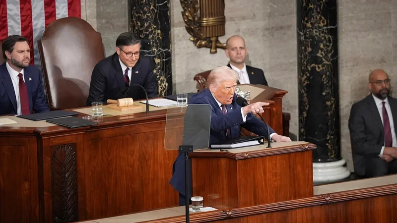 Shatdaýnǵa bir qadam: Aq úıdegi daý álemdik naryqqa salqynyn tıgizbeı qoımady