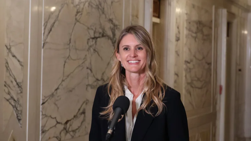  Халле Батвин 