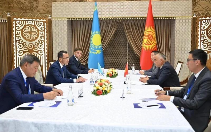 Kazakh, Kyrgyz parliament speakers discuss cooperation prospects in Bishkek