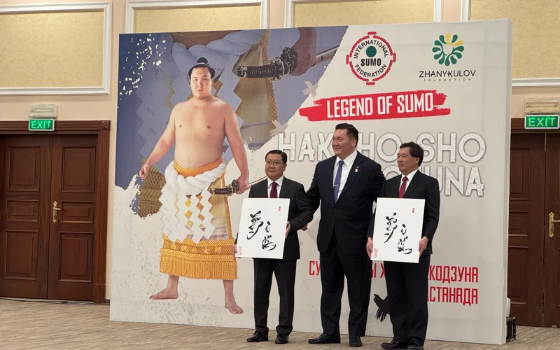 сумоист Хакухо Шо