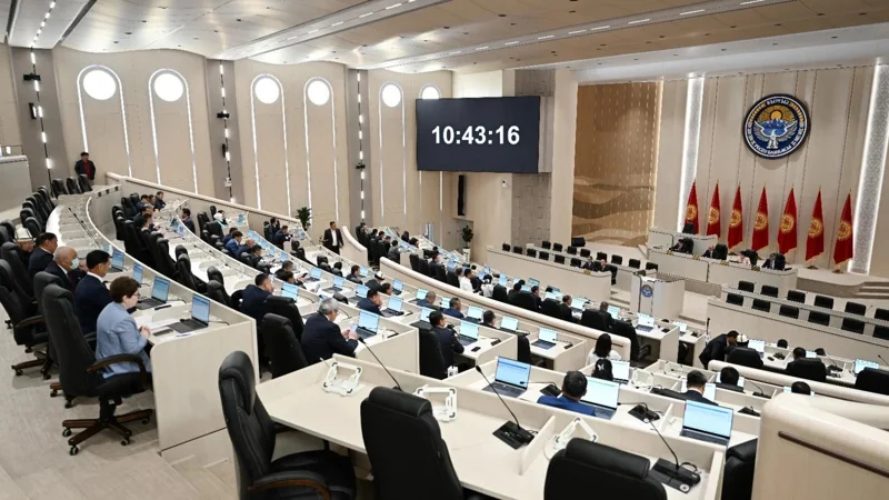 Профильный комитет одобрил предложение о самороспуске парламента Кыргызстана