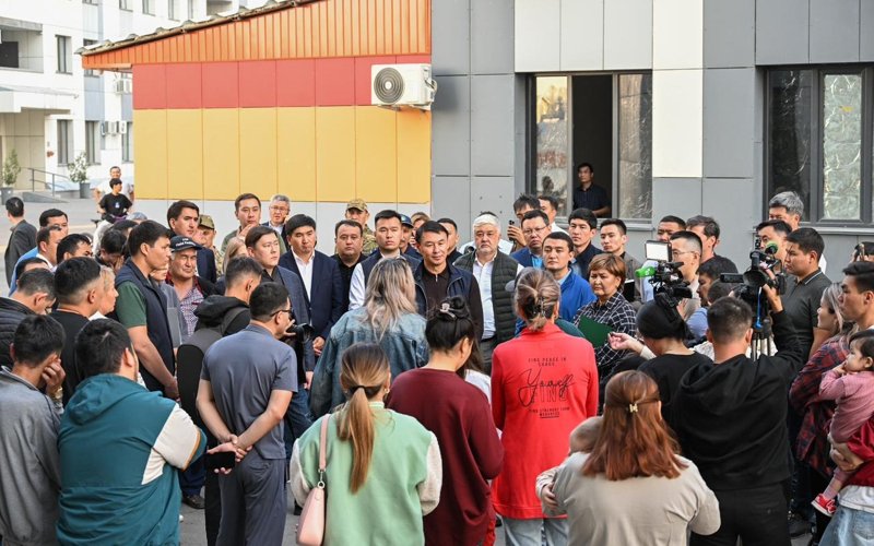 Жители ЖК в Алматы заявили о махинациях с паркингом: аким поручил провести проверку