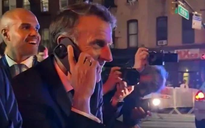 Президентская пробка: полиция Нью-Йорка не пропустила автомобиль Макрона из-за кортежа Трампа