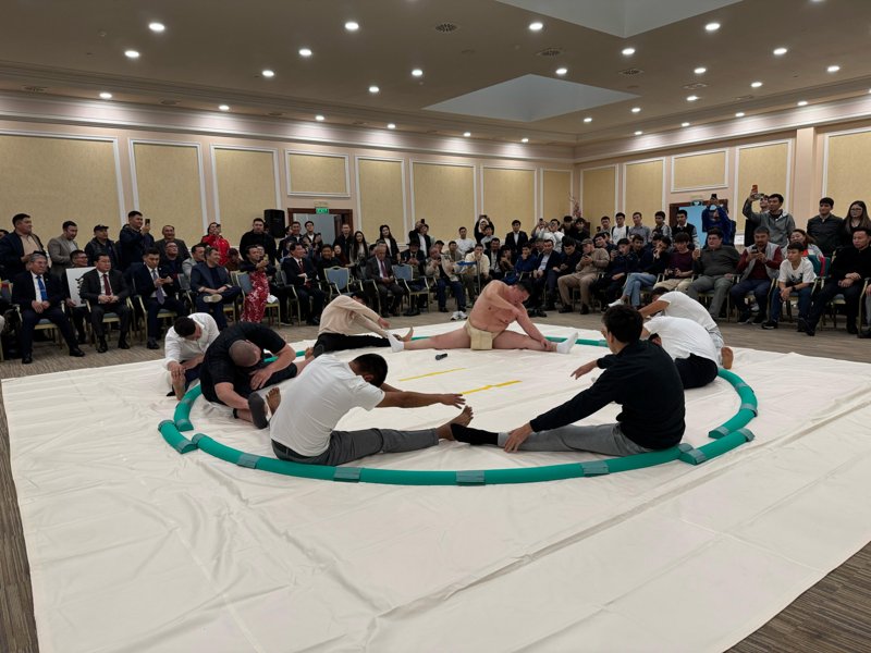 сумоист Хакухо Шо